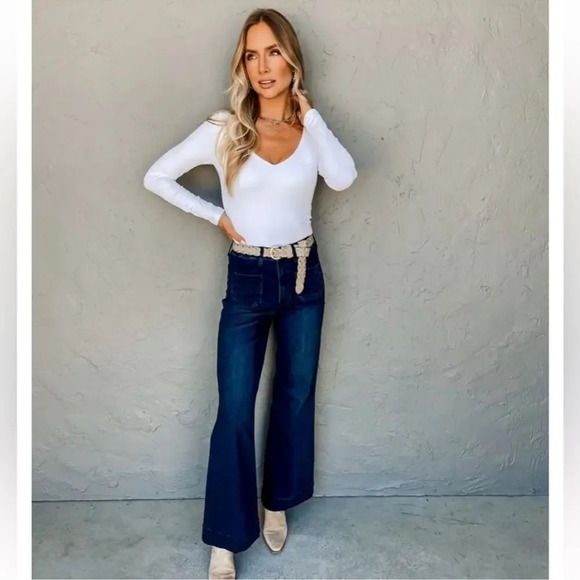 Z Supply So Smooth White Long Sleeve V Neck Bodysuit Medium NWT - Picture 3 of 10
